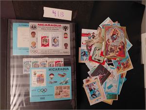 NICARAGUA xx svær samling 1980-90 + få nyere. Katalogverdi € 500 bare på de første 3 sidene. Ellers masse flotte serier + noe brukt lagt i poser utenom. Også noen gamle telegrafmerker bakerst