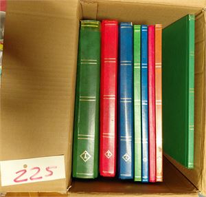 REKVISITA - INNSTIKKSBØKER 1x 48 sider, 2x 32 sider og 5x 16 sider. Alle med hvite ark og midtstolpe. Ingen noteringer inni, vekt 6,8 kilo