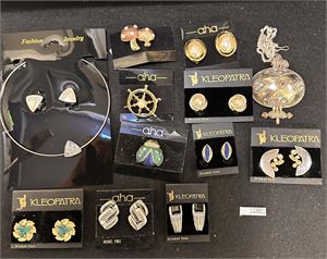 SMYKKER Lot, mye fra Holthe i Arendal. Høy butikkpris