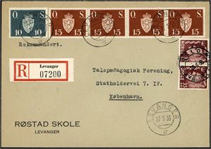 Ca 50 norske brev, alle frankert med Tjenestemerker. Jevnt over god kvalitet og noen uvanlige innslag.