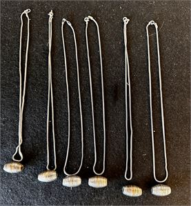 SMYKKER SølVkjeder med anheng (med en gullstripe). 5 stk, butikkpris 1250, vekt 57,5 gram