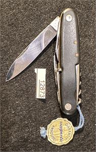 KNIV FRA NEDLAGT IMPORTØR  30 til 50 år gammel, ubrukt, her den berømte tønnekniven.  Omsettes ofte meget dyrt