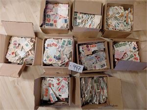 KLIPP Postens klipp i 9 åpnede esker 40- 60-tallet. Ikke sjekket av oss, vekt 9,3 kilo