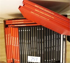 ÅRBØKER 1988-2019 komplett + en ekstra 1978 og 2010. Postpris 18016 kroner, vekt 26 kilo