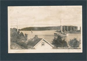 VESTFOLD - VRENGEN BRO (A. Mathisen). Brukt 1938, en av kystbåtene passerer under broa. Pent kort