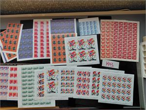 HELARK/ARKRESTER Lot inkl OL 1994. De fleste er ubrettet. Pålydende 1377 kroner. Medfølger helark Nk 674 og 677 som er sammenlimt.