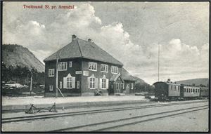 Tveitsund stasjon. To ulike kort samt et kort fra området. Alle i småformat.