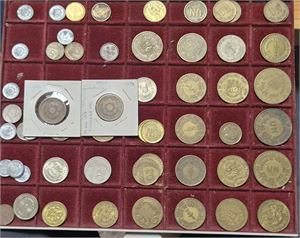 PERU samling peruanska mynt i brons och koppar  med bland annat ett 2 centavos mynt från 1878 och ett från 1879.
