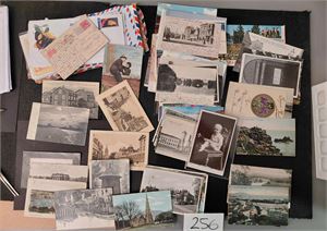 POSTKORT Eldre og nyere kort, flest fra de nordiske land. En del småformat. Medfølger noen brev. Vekt 0,9 kilo