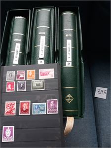 Ubrukt samling i 3 LT album med kassetter og ark til 2018. Omtrent tom før 1914, fyldig fram til 2000 og sporadisk etter det. I det ene albumet mangler metallpinnen som skal holde arkene på plass. Vekt 8,6 kilo