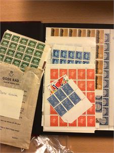 Arkreseter Stor lot med arkrester 40/60-tallet samt instikksbok med striper og blokker**.  Høy verdi