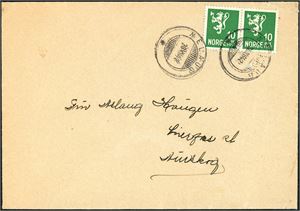 240. To 10 øre Løve på konvolutt, anert med hjelpestempel "Nelaug 28.12.42" (AA).