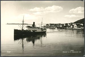 Risør, Søndeled. 188 postkort hvor over 150 i småformat.