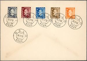 388,389,393,395,397-400,410. Tre konvolutter, frankert med Posthorn øremerker 1950 og Haakon bruksmerker. Stemplet hhv.: "Oslo 18.12.50", "Oslo 10.2.51" og "Oslo 7.12.51". (6.900,-).