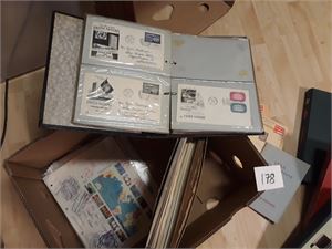 Tusenvis av merker i gamle album og innstikksbøker. Det beste er nok et Abria Norden-album med merker fram til tidlig 90-tallet, men her er alt (også ubrukt) satt inn med hengsler. Vekt 18,7 kilo