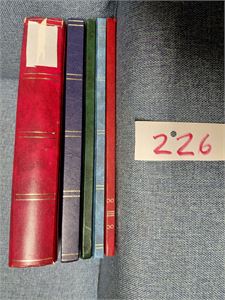 REKVISITA - INNSTIKKSBØKER 1x 64 sider, 1x 32 sider og 3x 16 sider. Hvite sider uten midtstolpe. 1 bok med liten skade på ryggen, vekt 4,9 kilo