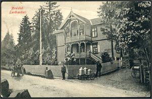 Ca 115 stedskort, hvorav 90 i småformat. Flere fine motiver, men mange av kortene med feil.