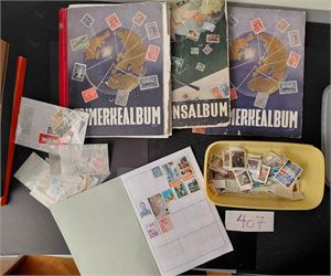 Oppryddingskasse med 3 gamle junioralbum, et utvalgshefte og litt Sovjet i boks. Ser ikke ut til å være noe sjeldent, vekt 2,7 kilo