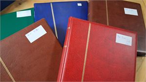 Fem visiralbum med 40 beg. blad vardera med olika antal fickor. Gott begagnat skick