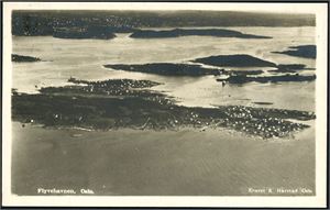 Åtte norske og to tyske postkort hvorav 5 i småformat, alle med Fly i motivet. De norske fra Kristiania/Oslo, Oset, Lillehammer, Stjørdal og Maursetto.