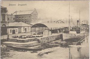 Drammen. Bryggeparti (NK59) med D/S Farmanden liggende ved kai  st. -07