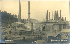 Asker m/omegn. 80 postkort, hvorav halvparten i småformat. Storformatkortene er i både svart/hvit og i farger. I tillegg ca 20 andre kort.