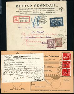Drøyt 65 forsendlerser/blanketter etc. Bl.a. er noen er påsatt portomerker (norske eller utenlandske), noen er krigsrelaterte og noen med postverkets etiketter pålimt.