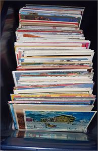 Kortlot Kasse m/ca 400 jule og kunstnerkort, norske. Flest storformat, en del signerte. Grei kvalitet