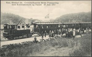 Rise, Øiestad (3). Grimstadbanens første Passagertog med Kommunestyre og Damer 23 Juni 1907. K-0