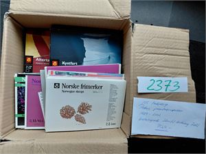 PRESENTASJONSPAKKER 155 forskjellige 1989-2002. Oppgitt katalogverdi 7564 kroner etter Skanfils katalog. Vekt 2,1 kilo
