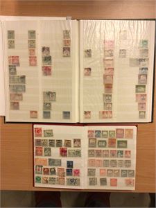 Mandchuria 2 instikksbøker med en del merker.