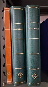 ENGLAND stämplad samling i insticksbok med diverse äldre inklusive några högvalörer, samt två Leuchtturmalbum