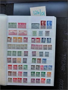 64 siders bok med xx/x. En mengde merker 1900-60. Innleverer har regnet pålydende ca 6400 kroner på merkene etter 1960. Mye katalogverdi på det som er før det.