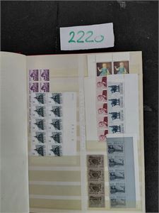 Postfriske merker, vesentlig 80-tallet i innstikksbok. Her er blokker, striper, få miniark og hefter. Mye grei porto