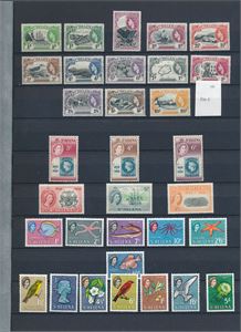 ST. HELENA Mest postfriske merker 1953 og nyere inkl 4 hefter. Også 1934 2s6 pent brukt + andre eldre