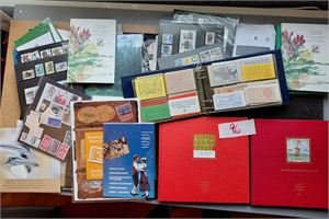 SVERIGE Masse samlesett, et par årbøker og noe annet. Vekt 4,3 kilo