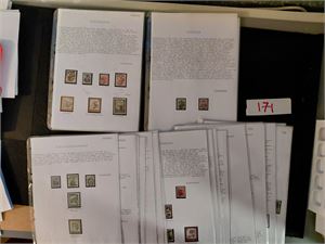 ØSTERRIKE Samling egenmontert med motiver fra fra hver provins. Flest merker 30-50-tallet. Ikke noe sjeldent, men en artig samling