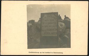 Two privat postcards, both with photos from Smeerenburg.. One with The crue to Willem Barents 1878" and one of the memorial dedicated to the Dutch who lost their lives during the old whaling period.