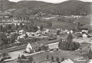 Jernbane , Lunde i telemark (med stasjonen) Widerøe 116504 UB S/H ftorf.