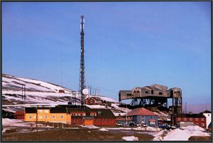 Svalbard/Spitsbergen. Approx. 400 modern postcards in two binders.