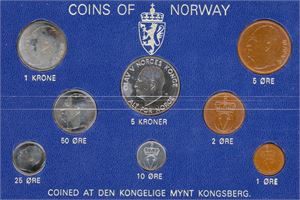 Årsett 1971 i hardplast. 0