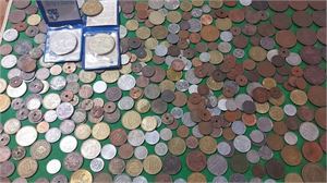 FINLAND bladparti äldre-modernt på två stora brickor inklusive en del koppartmynt 1800-tal och två silvermedaljer