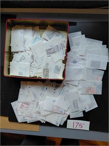 CUBA xx ca 700 forskjellige i komplette serier + 14 miniark i kakeboks. Ikke noe gammelt, observert noe 50-tallet, men det aller meste er mye nyere (Oppgitt € 635)