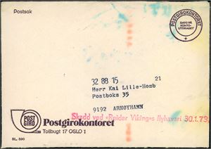 Ufrankert konvolutt, sendt i fra Postgirokontoret, Oslo til Arnøyhamn i Finmark. Påført linjestempel "Skadd ved "Reidar Viking"s flyhavari 30.1.73.".