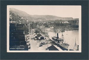 SKIP D/S DRONNINGEN (3070 KK). Ubrukt kort fra Tyskebryggen i Bergen.
