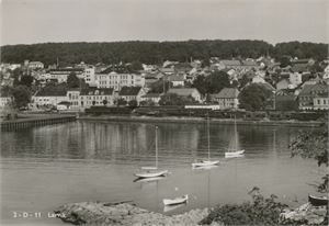 Postkort jernbane LARVIK med stasjon (VF) A6 s/h (Normann 2-D-11) ubrukt