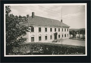 RÅDHUSET, TVEDESTRAND (86 Olga Næslund). Ubrukt og meget pent
