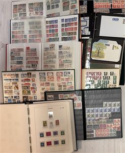 REALISASJON Album og innstikksbøker inkl en bok Norge med en del stempler. Vekt 12,9 kilo