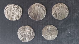 BULGARIEN, Tsar Ivan Alexander (1331–1371), fem st. Dinarer. Lövtunna små silvermynt-sällan utbjudna!