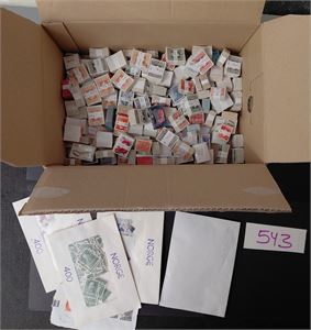 BUNTER Noen tusen merker + noen få i poser. Ikke sjekket av oss, vekt 0,9 kilo